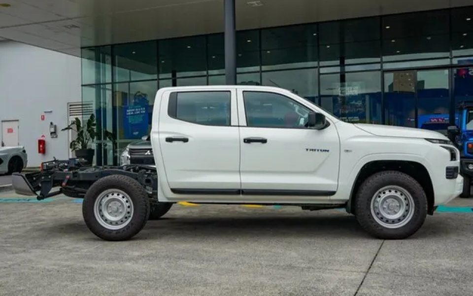 2025 Mitsubishi Triton MV MY25 GLX Double Cab 4x4 White 6 Speed Manual Cab Chassis