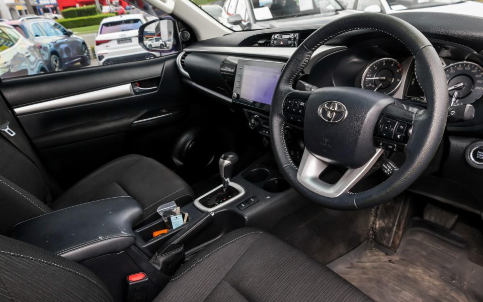 2022 Toyota HILUX SR5