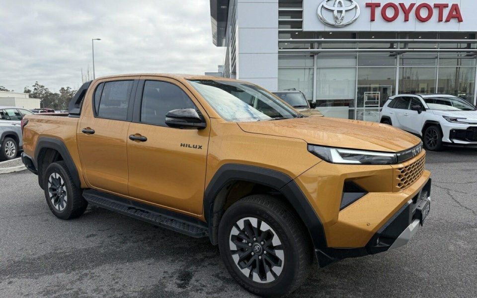 2025 Toyota Hilux SR5+