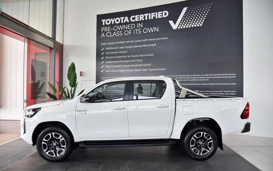 2025 Toyota Hilux SR