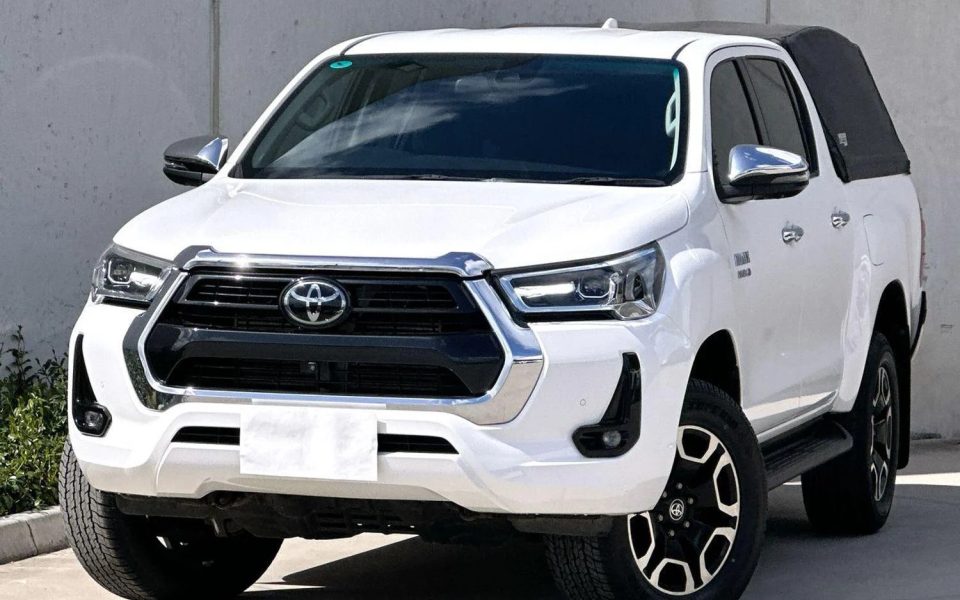 2022 Toyota Hilux SR5