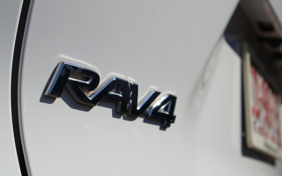 2020 Toyota RAV4 GX 2WD Wagon (Glacier White) Used Car