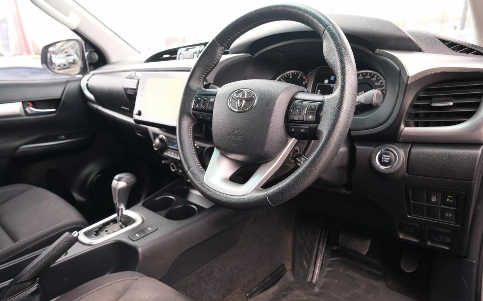 2022 Toyota Hilux SR5