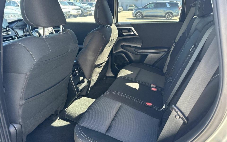 2023 Mitsubishi Outlander LS