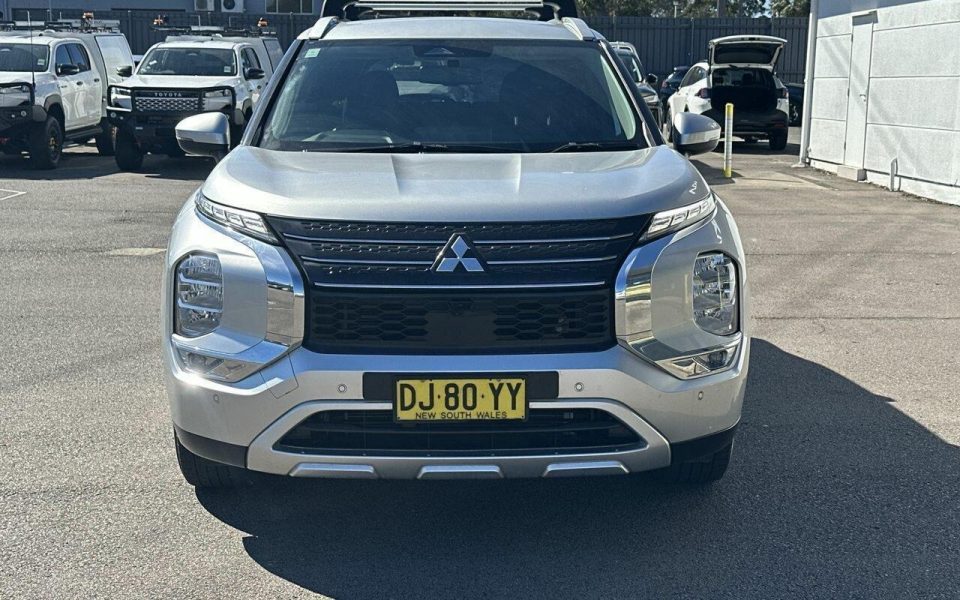 2023 Mitsubishi Outlander LS