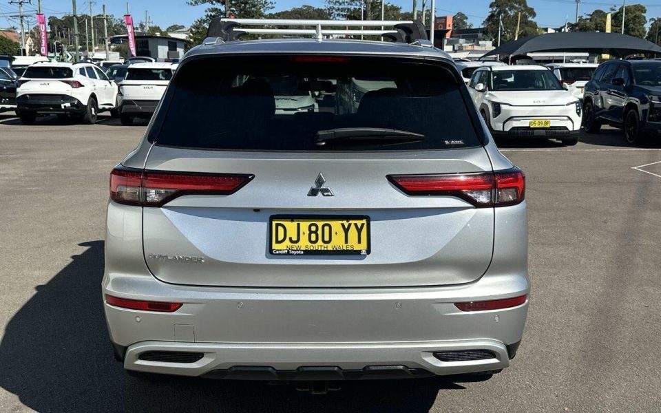 2023 Mitsubishi Outlander LS