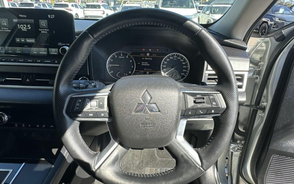 2023 Mitsubishi Outlander LS