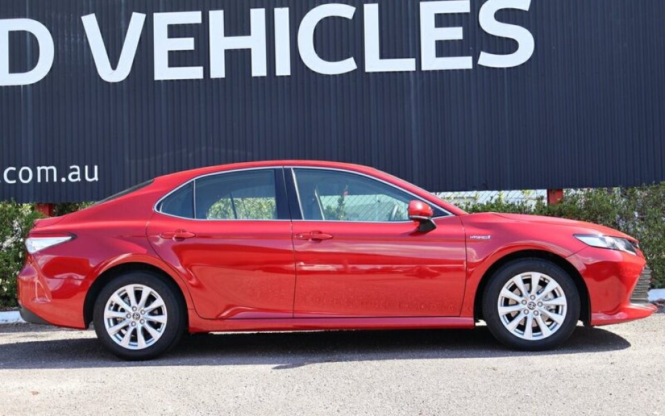 2020 Toyota Camry Hybrid Sedan (Feverish Red) Used Car