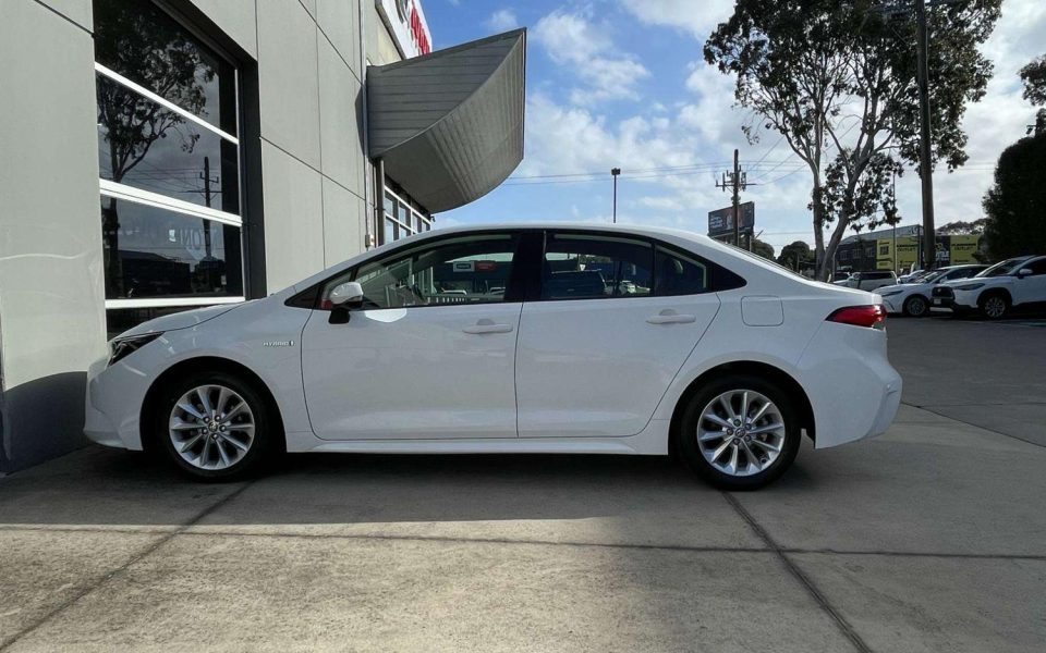 2021 Toyota Corolla Sedan Hybrid Ascent Sport