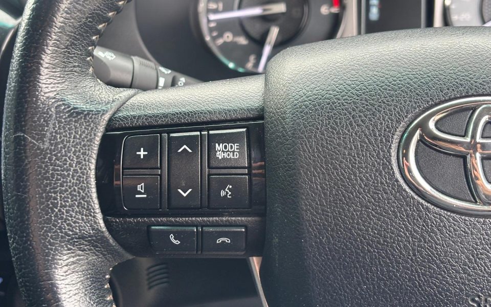 2020 Toyota Hilux SR5