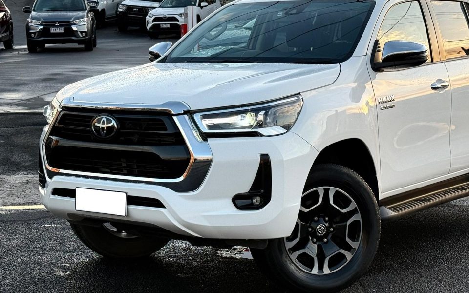 2023 Toyota Hilux SR5