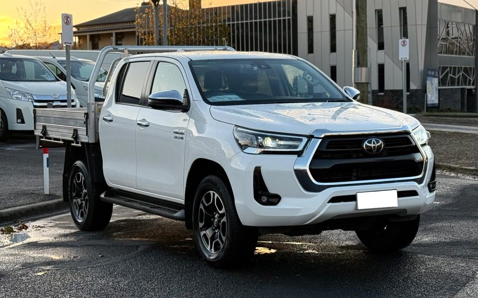 2023 Toyota Hilux SR5