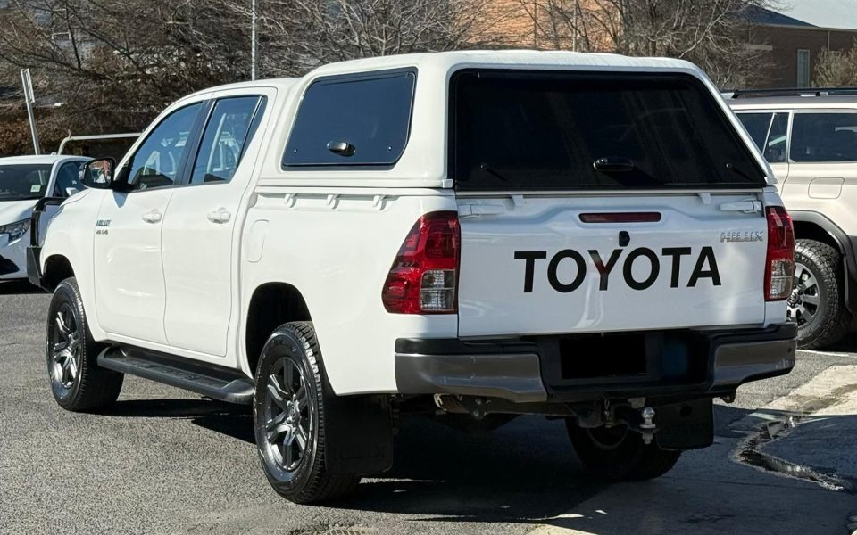 2023 Toyota Hilux SR