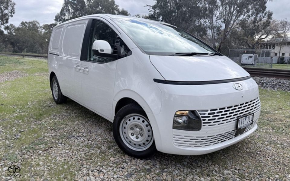 2022 Hyundai STARIA Base