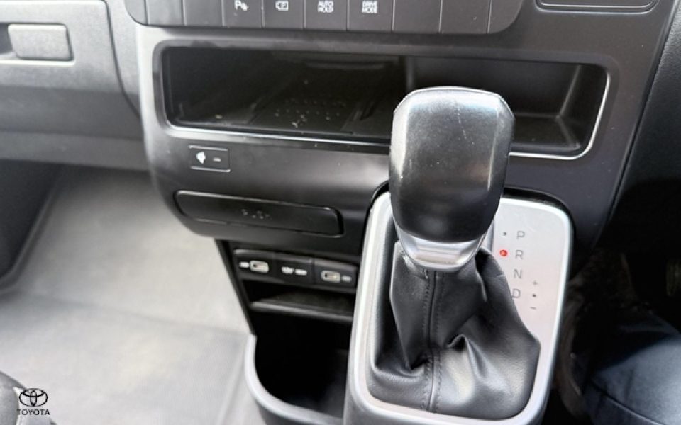 2022 Hyundai STARIA Base