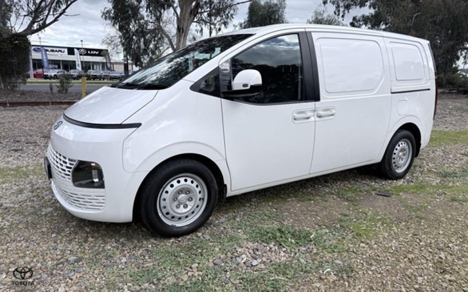 2022 Hyundai STARIA Base