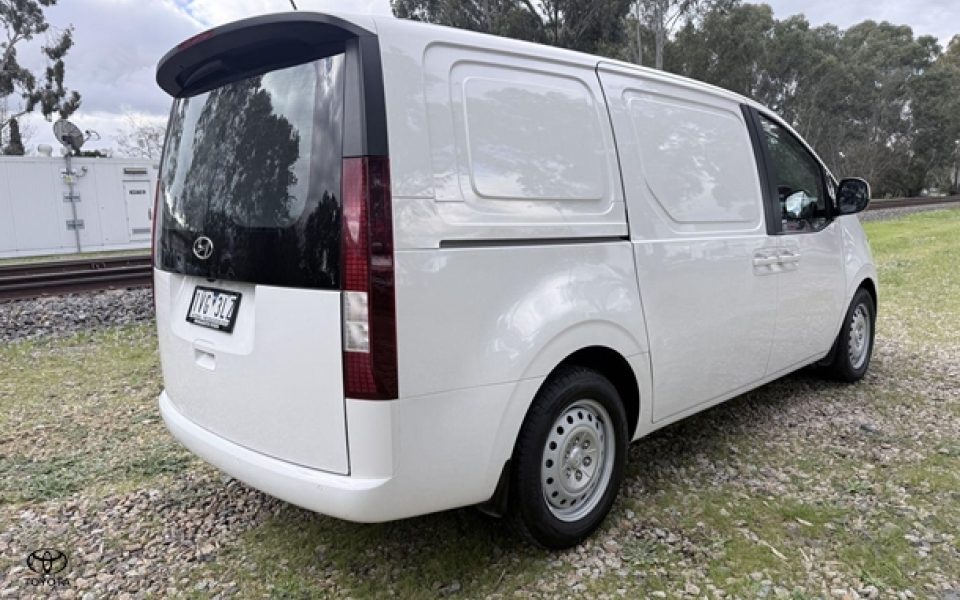 2022 Hyundai STARIA Base