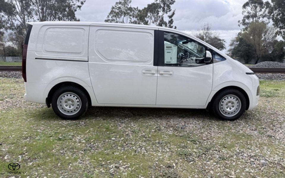 2022 Hyundai STARIA Base