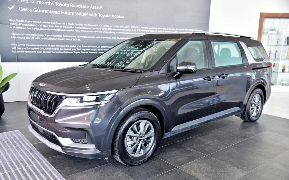 2023 Kia Carnival S