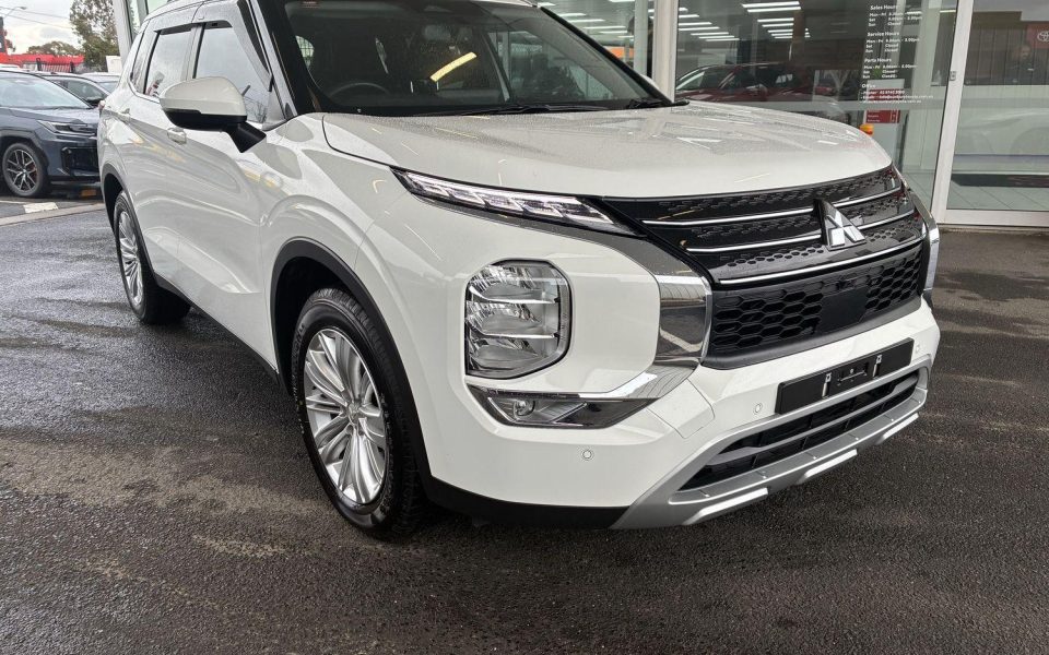 2023 Mitsubishi OUTLANDER LS