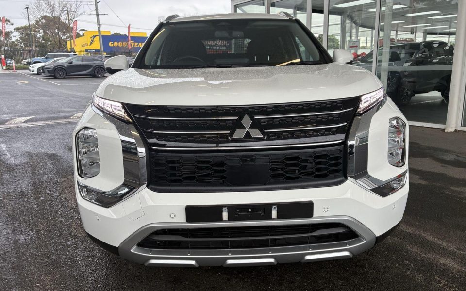 2023 Mitsubishi OUTLANDER LS