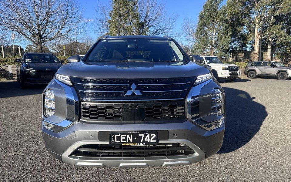 2022 Mitsubishi Outlander Exceed