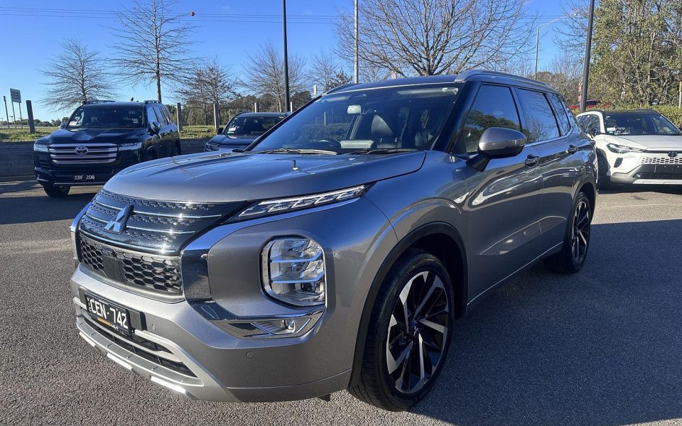 2022 Mitsubishi Outlander Exceed