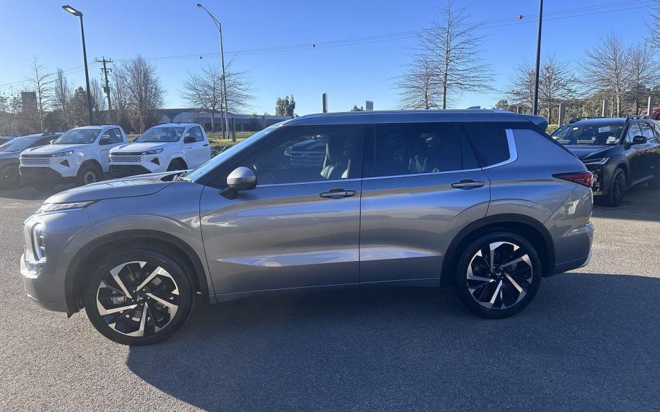 2022 Mitsubishi Outlander Exceed