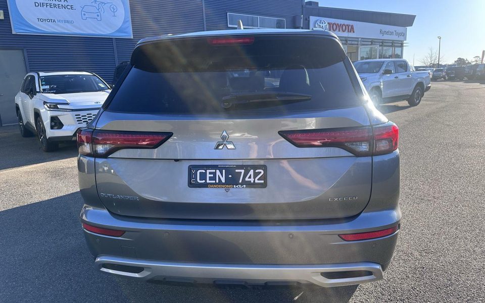 2022 Mitsubishi Outlander Exceed