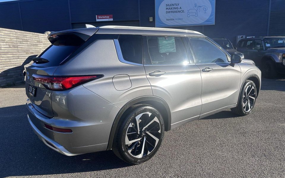 2022 Mitsubishi Outlander Exceed