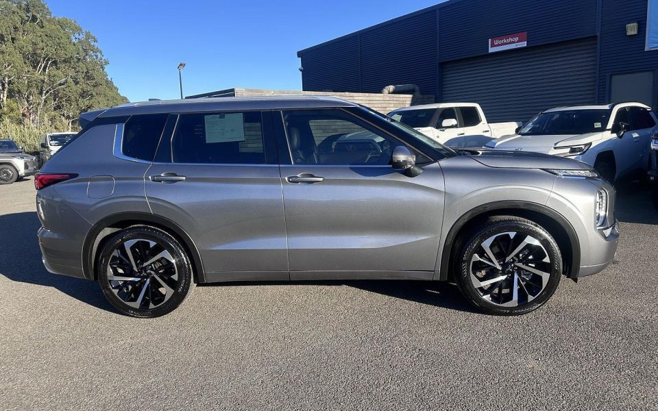 2022 Mitsubishi Outlander Exceed