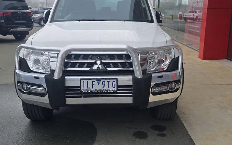 2017 Mitsubishi Pajero GLS