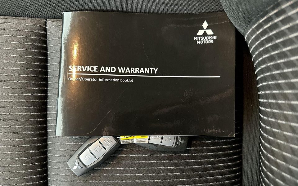 2022 Mitsubishi Outlander LS
