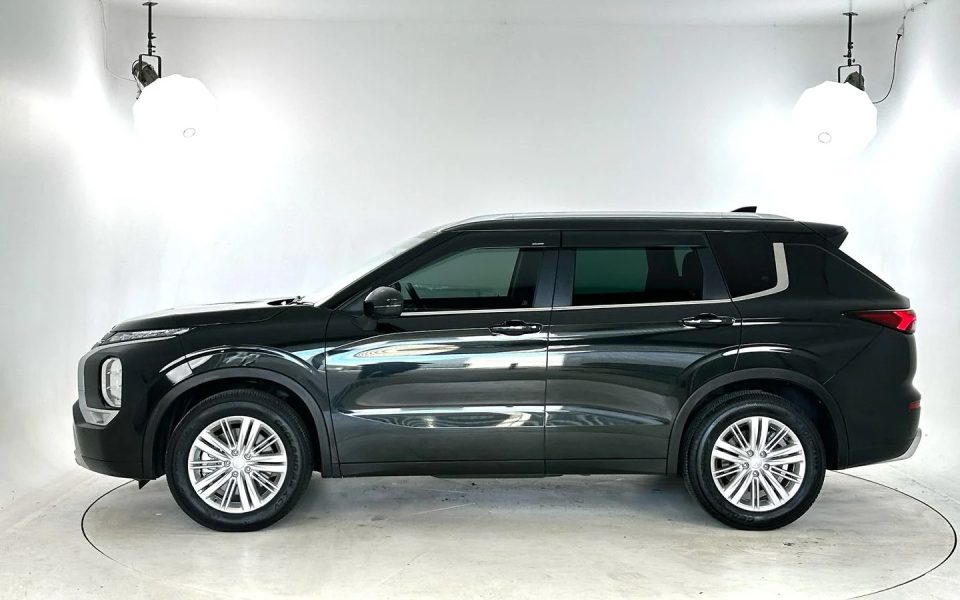 2022 Mitsubishi Outlander LS