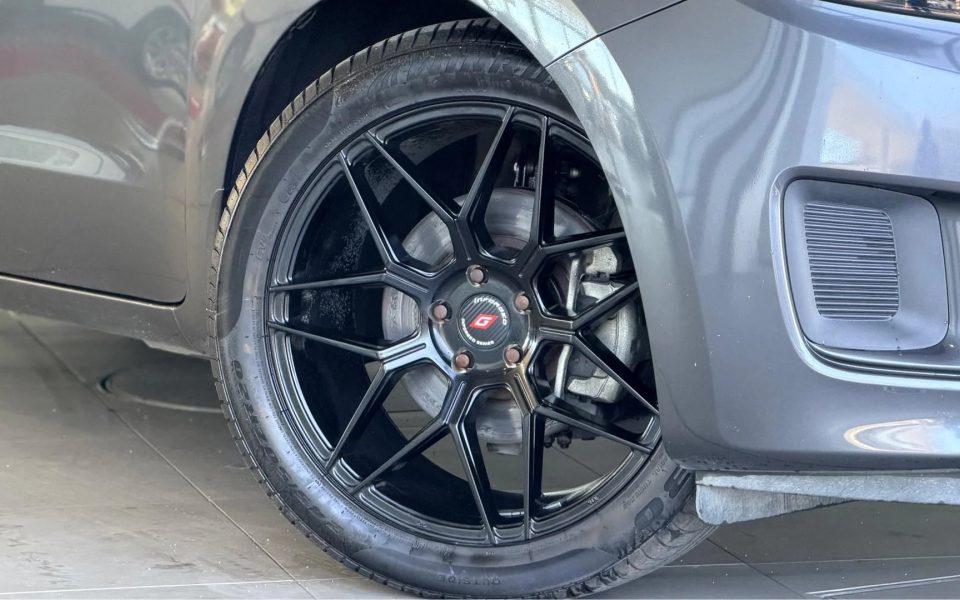 2017 Kia Carnival S