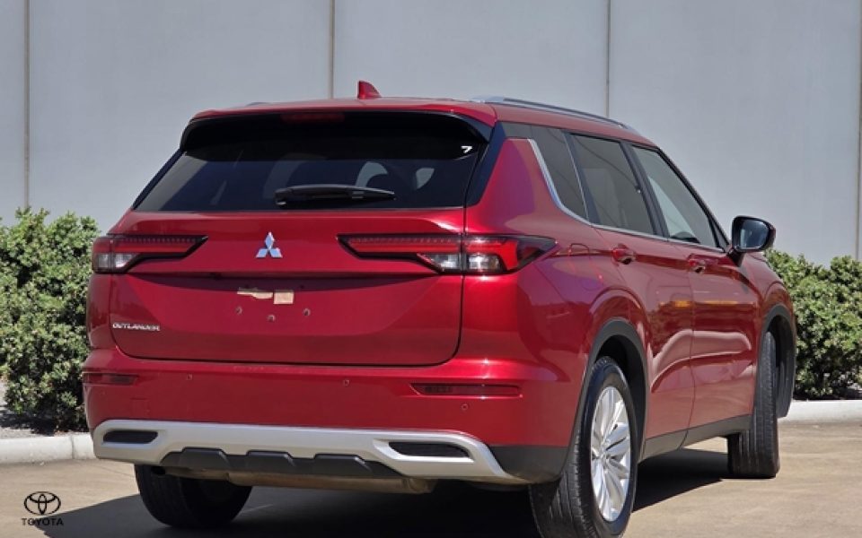 2024 Mitsubishi Outlander LS