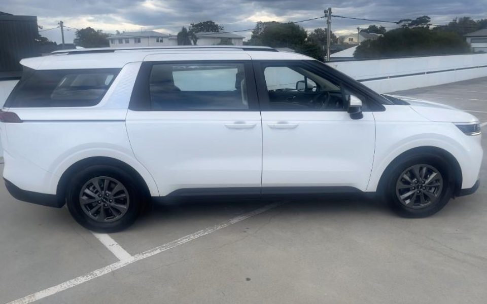 2023 Kia Carnival S
