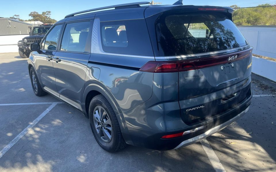 2023 Kia Carnival S