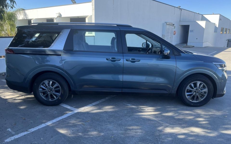 2023 Kia Carnival S