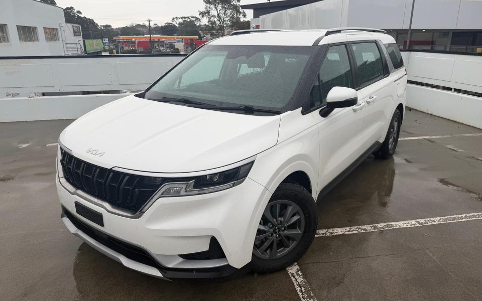 2023 Kia Carnival S