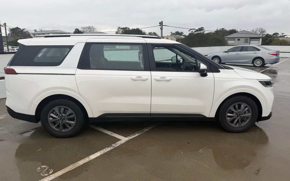 2023 Kia Carnival S