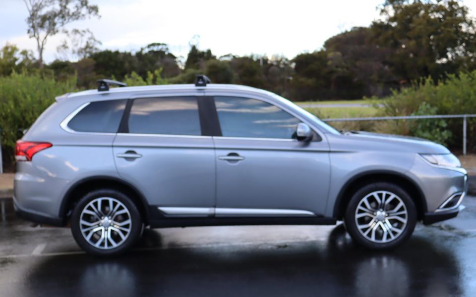 2016 Mitsubishi Outlander LS