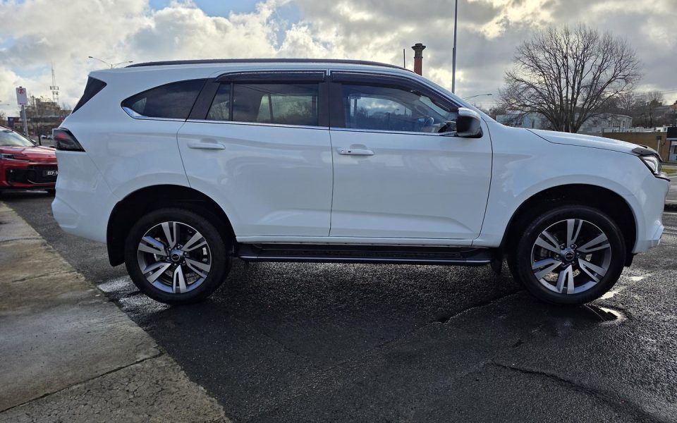 2024 Isuzu MU-X LS-T