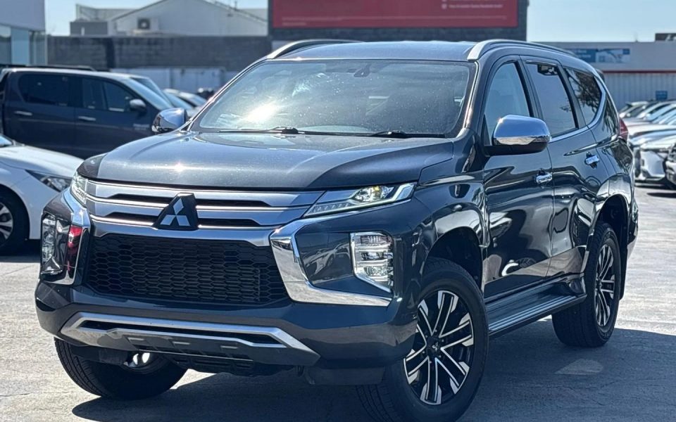 2023 Mitsubishi Pajero Sport GLS