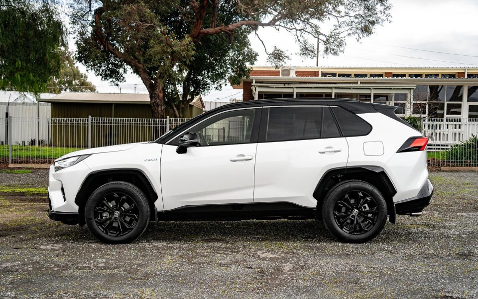 2024 Toyota RAV4 HYBRID XSE (2WD)