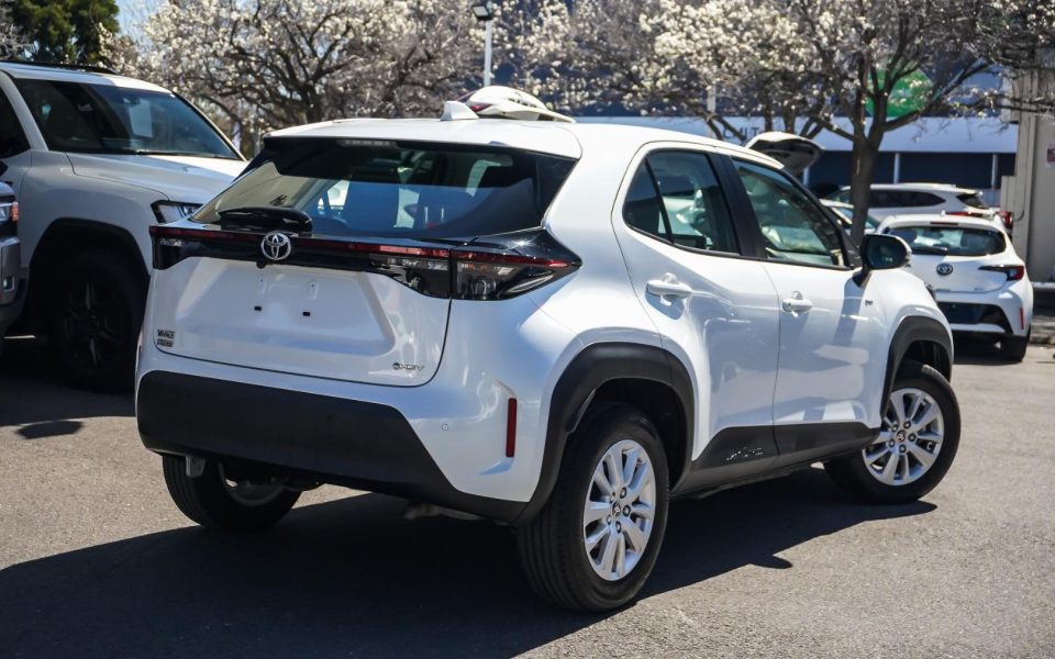 2025 Toyota Yaris Cross Hybrid GX