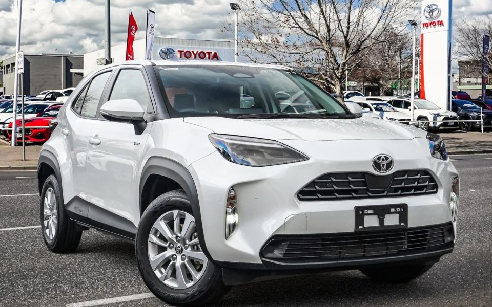 2025 Toyota Yaris Cross Hybrid GX
