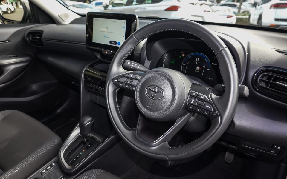 2025 Toyota Yaris Cross Hybrid GX
