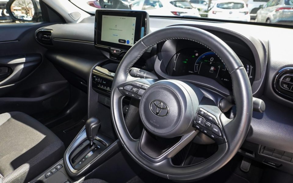 2025 Toyota Yaris Cross Hybrid GX