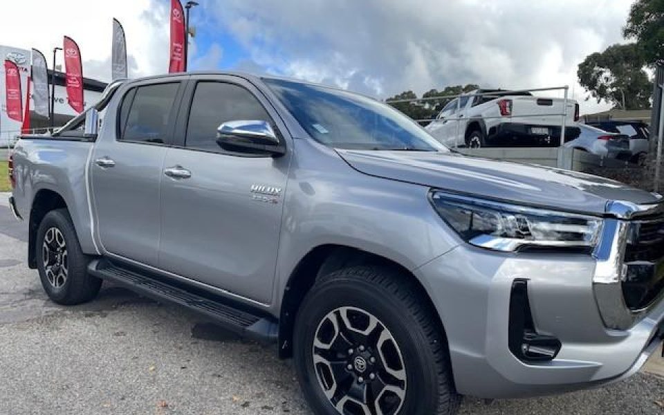 2022 Toyota HILUX SR5